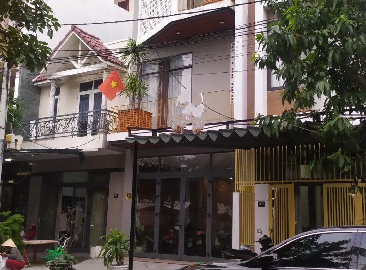 A modern house in Duong Dinh Nghe near Pham Van Dong beach for rent